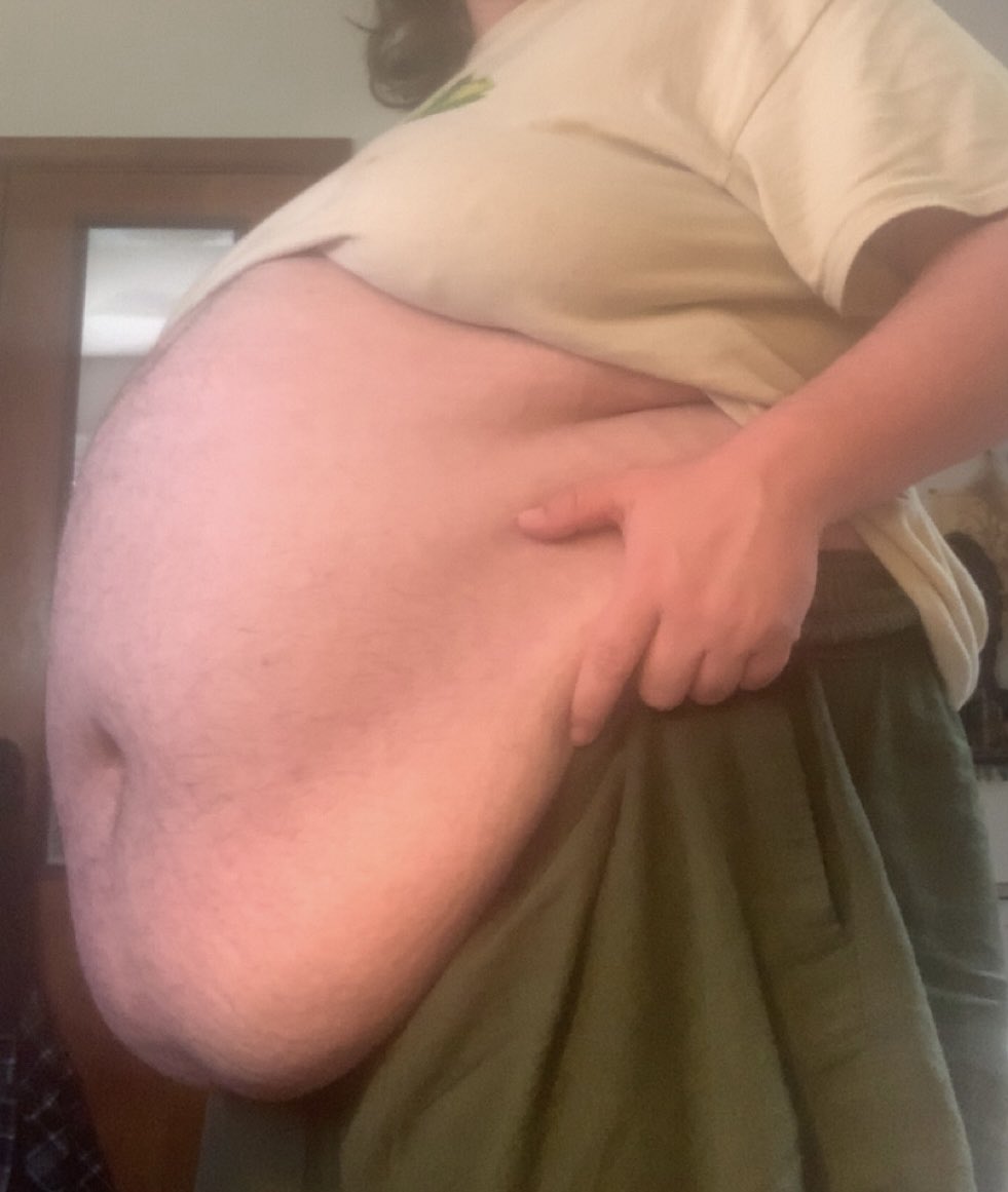 cowbelltboy's tweet photo. when i started gaining i was 230 lbs and today i hit 310 🎉🎉 https://t.co/GPTFn986Ek