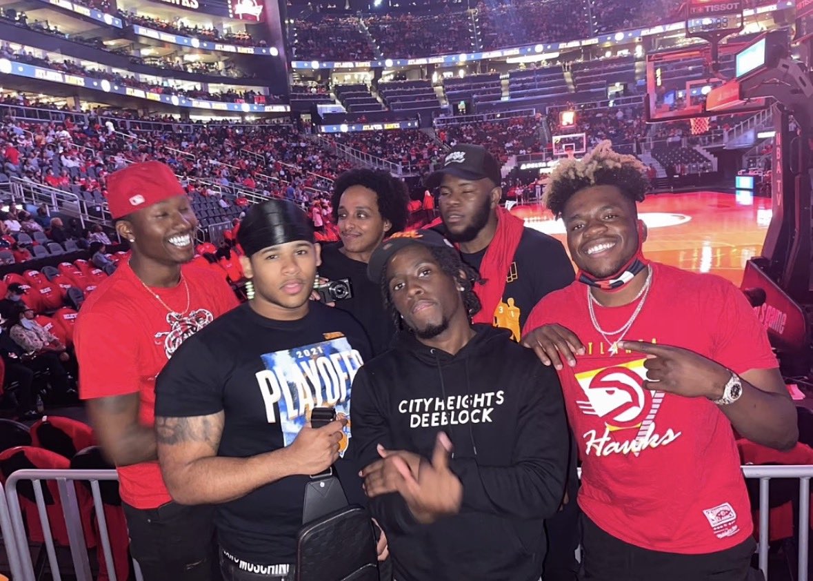 AMPexclusive's tweet photo. TIME SURE DOES FLY ⚡️ https://t.co/ILcBOCyXGq