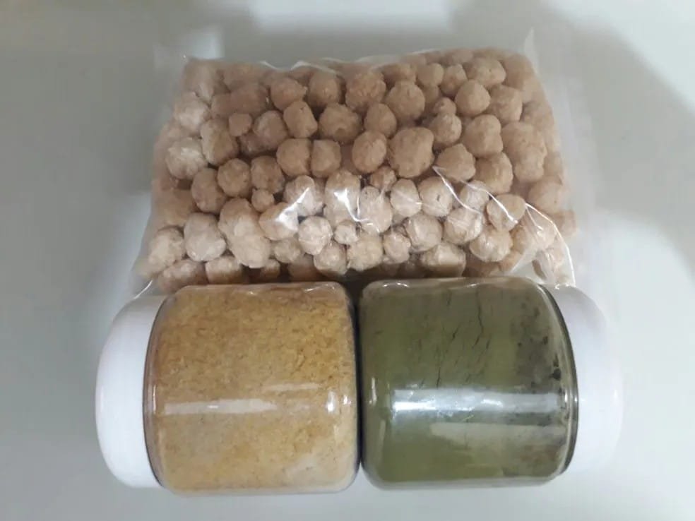 cazezito's tweet photo. 🚨URGENTE: Lula pretende criar o programa “Alimento pra Crescer”, que substituiria a merenda tradicional das escolas públicas por uma RAÇÃO supernutritiva para as crianças, reduzindo custos para facilitar a distribuição das refeições. https://t.co/vbOTgawrcZ