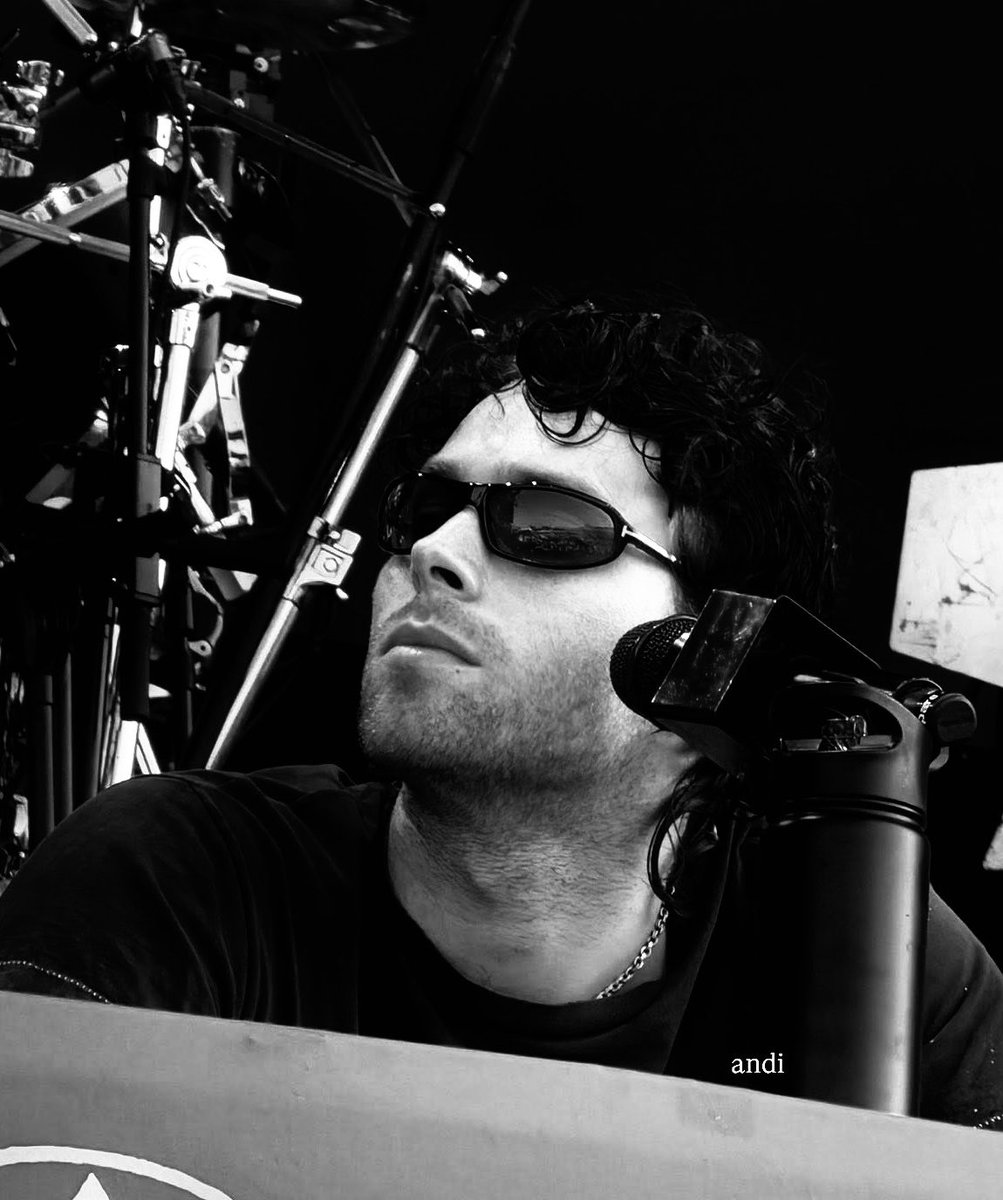 endlesswys's tweet photo. i can’t look you in the eyes cause i’m afraid it looks like… me https://t.co/YDVLJ6iokP