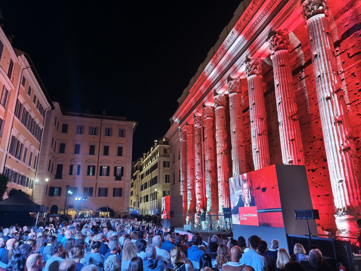 camcomroma's tweet photo. 🏛️ L'ultima giornata del Roma Storia Festival 2026 si è chiusa in un tripudio di emozioni e ancora con tanta, tanta partecipazione. 

🙏🏻 Grazie ad Amedeo Feniello, Valeria Palumbo, Giulia Albanese, Miguel Gotor, Francesca Cenerini e Michela Ponzani per averci guidato tra alcuni importanti episodi della nostra memoria storica. 

👍🏻 Un grazie speciale al pubblico che ha reso davvero unica questa edizione, riempiendo sale, piazze e seguendo in streaming.