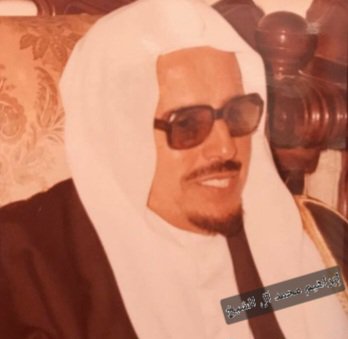 M_M_S_SH_83's tweet photo. 🌹🇸🇦مواليد_مشاهير_السعودية🇸🇦👇
#الوزراء 
•👈🏾 صالح عباد العباد، وزير، كان  رئيس الديوان الملكي بالنيابة، وتولى رئاسة ديوان مجلس الوزراء، ولد عام ١٩٠٢.
•👈🏾 إبراهيم محمد إبراهيم آل الشيخ، عالم دين، وزير، تولى رئاسة مجلس القضاء، وكان مستشار في الديوان الملكي، ولد عام ١٩٢٥. https://t.co/JRZIEG6WeR