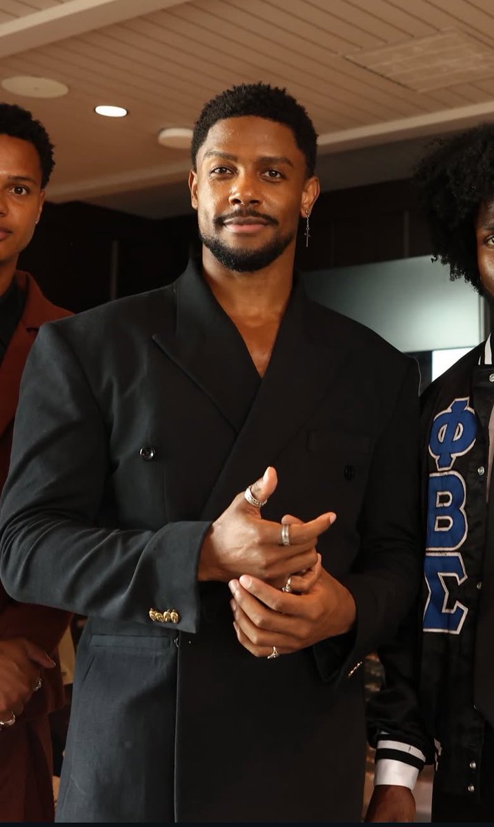 dojasbin's tweet photo. I’ll cheer for Shaquille and Deborah at the finish line but for now, I’m on Ellington’s side because that’s just my type  🙂‍↕️ #adifferentworld https://t.co/WmbC0Tz6l2