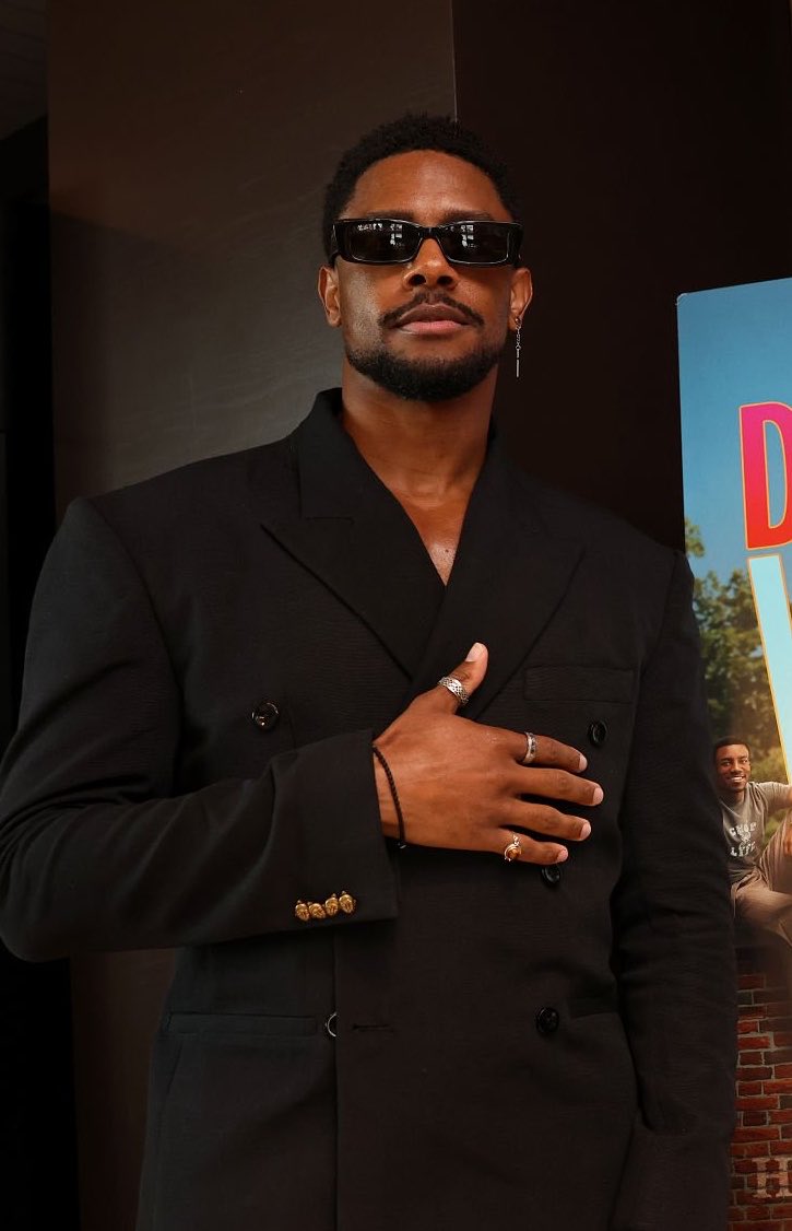 dojasbin's tweet photo. I’ll cheer for Shaquille and Deborah at the finish line but for now, I’m on Ellington’s side because that’s just my type  🙂‍↕️ #adifferentworld https://t.co/WmbC0Tz6l2
