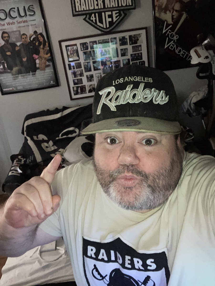 MikeyRayder's tweet photo. Mikey Rayder Reppin In Burbank Cali #RaidersRollCall &amp; hanging with our lord &amp; savior watching our Raiders Just Win Baby https://t.co/kJgbZthbMw