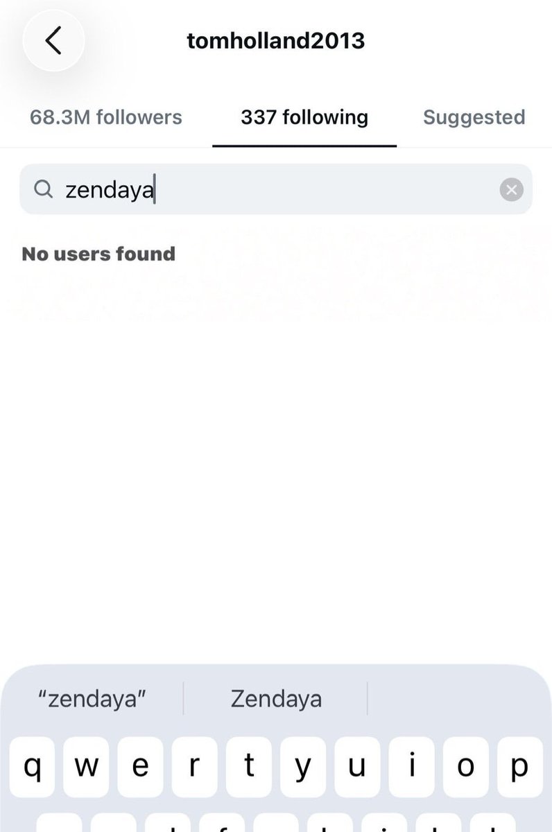 Fortunecggp's tweet photo. Zendaya  was reportedly spotted last night at a concert sharing a passionate kiss with her ex boyfriend Jacob elordi, and they were having a romantic time together. 😬

Following the viral footage, tom holland unfollowed Zendaya on Instagram. zendaya must have really hurt him after he saw the video😭💔