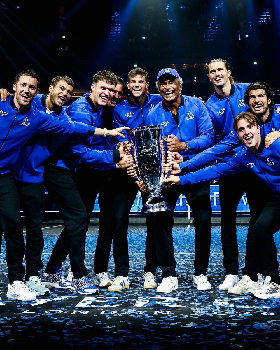 mensik_jakub_'s tweet photo. The perfect way to end the weekend. 🏆
Such a great time with all the guys here. Congrats to everyone! The Laver Cup is for Team Europe. 💫💙 https://t.co/fuNLcnmMzI