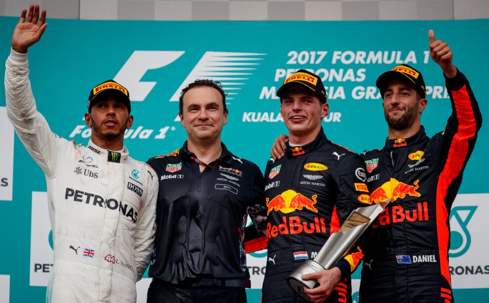 alomgc14's tweet photo. La última vez que se corrió en Malasia:

— Año 0 de Liberty Media.
— La F1 la veíamos cuatro frikis.
— Los derechos los tenía Movistar+
— Comentaba Porti.
— ¿Qué es Drive to Survive?
— Las sprint eran un concepto.
— Dan Fallows ganaba carreras.
— Honda nos jodía igual.

🥹 https://t.co/Rm5DrS9FeF