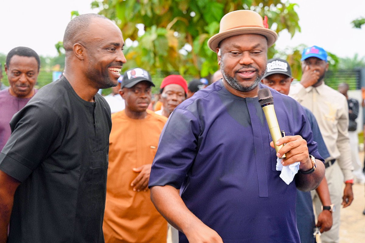 VictorOOchei's tweet photo. Today, I had a brief stopover at the residence of Comrade Dave Ochonogor, an ardent believer and my political son.

There, I greeted the teeming suporters who had converged to greet me, and took the opportunity to remind them about the  challenges that need to be addressed.

Although it was an impromptu arrangement, I seized the opportunity to seek their support, assuring them of my ability to deliver results.

Their response was a resounding Yes!

The journey to a New Direction continues.
