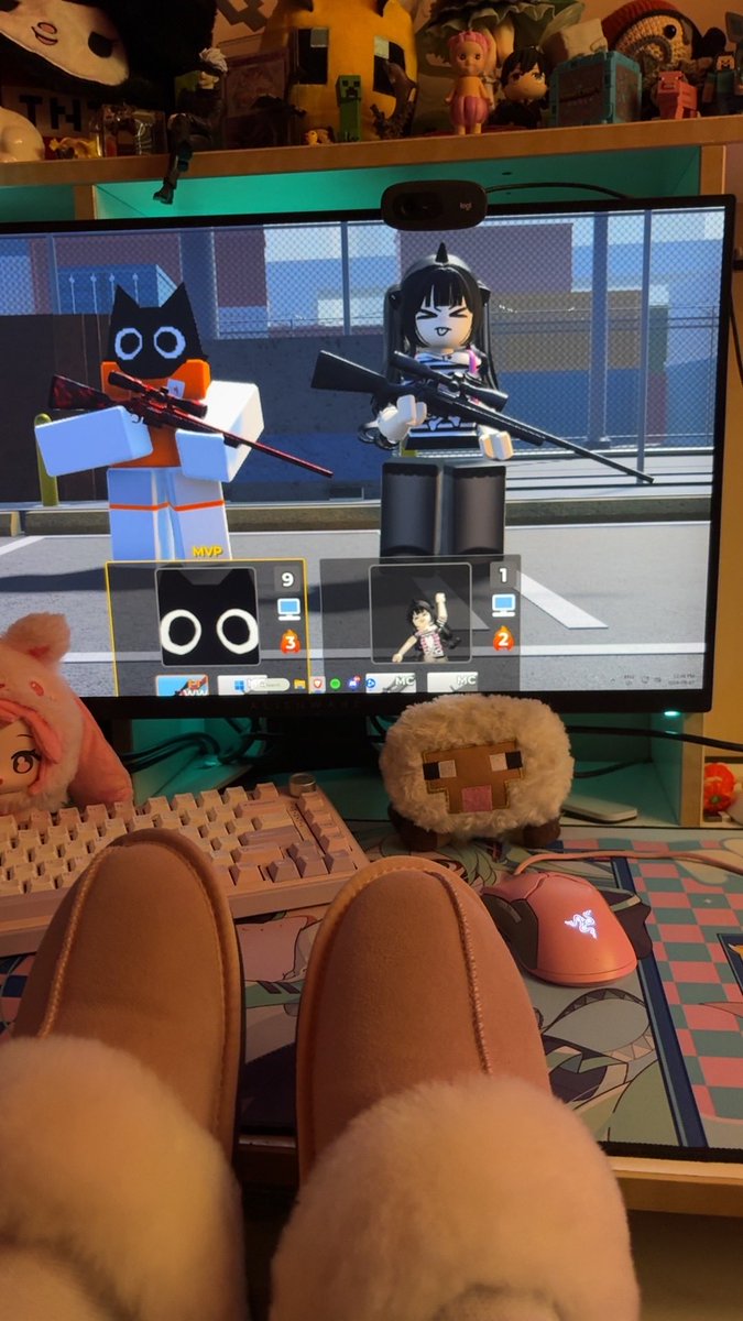 churro044's tweet photo. new slippers who dis https://t.co/i0e15FHgxU