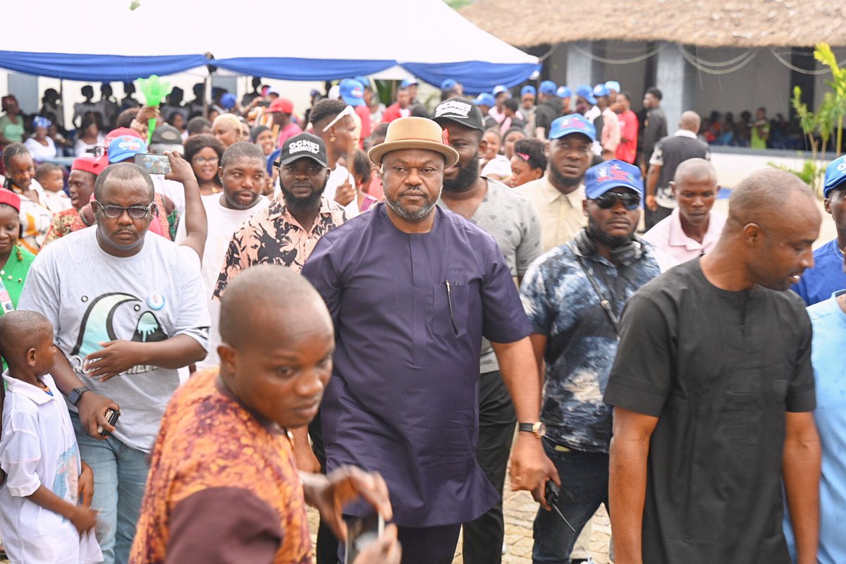 VictorOOchei's tweet photo. Today, I had a brief stopover at the residence of Comrade Dave Ochonogor, an ardent believer and my political son.

There, I greeted the teeming suporters who had converged to greet me, and took the opportunity to remind them about the  challenges that need to be addressed.

Although it was an impromptu arrangement, I seized the opportunity to seek their support, assuring them of my ability to deliver results.

Their response was a resounding Yes!

The journey to a New Direction continues.