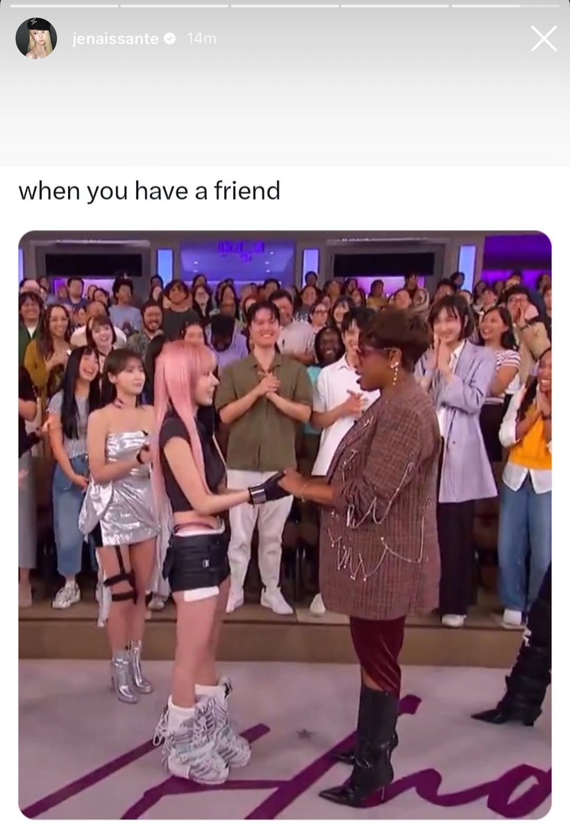 kzhaabs's tweet photo. yunjin is absolutely loving tf outta this “when you have a friend” meme 😭 https://t.co/2iMHE9xl9z