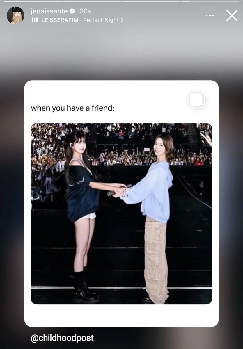 kzhaabs's tweet photo. yunjin is absolutely loving tf outta this “when you have a friend” meme 😭 https://t.co/2iMHE9xl9z