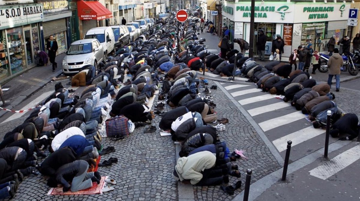 AnHodermi's tweet photo. @fellfromheav3n Moi c’est le genre de trucs qui me fait chier.
Qu’ils restent discrets et ça se passerait bien. https://t.co/Vw5RrCLjET
