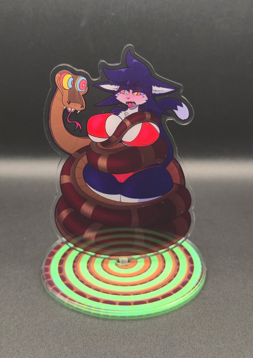 OutletDraws's tweet photo. As you guys saw yesterday, I had the wonderful opportunity to collaborate with @Foxenkraft  on an incredible standee of Socket!

Look how GORGEOUS she is, all wrapped up by that mean hungry snake! 🐍
Also... IT SPINS!!

There's only a few left, so get them while you can!
🧵👇 https://t.co/antR0LzQYO