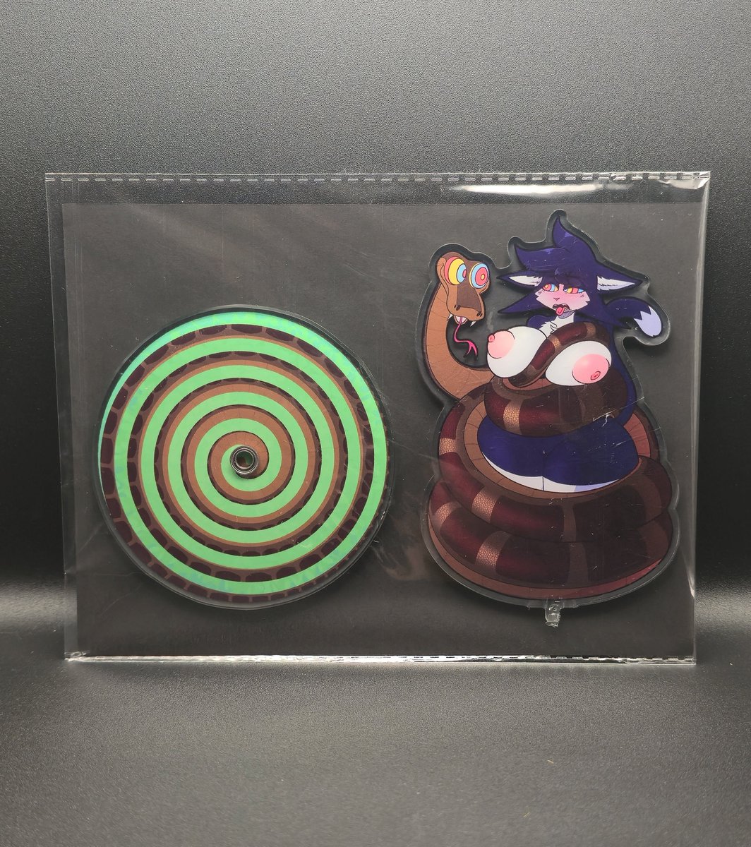 OutletDraws's tweet photo. As you guys saw yesterday, I had the wonderful opportunity to collaborate with @Foxenkraft  on an incredible standee of Socket!

Look how GORGEOUS she is, all wrapped up by that mean hungry snake! 🐍
Also... IT SPINS!!

There's only a few left, so get them while you can!
🧵👇 https://t.co/antR0LzQYO
