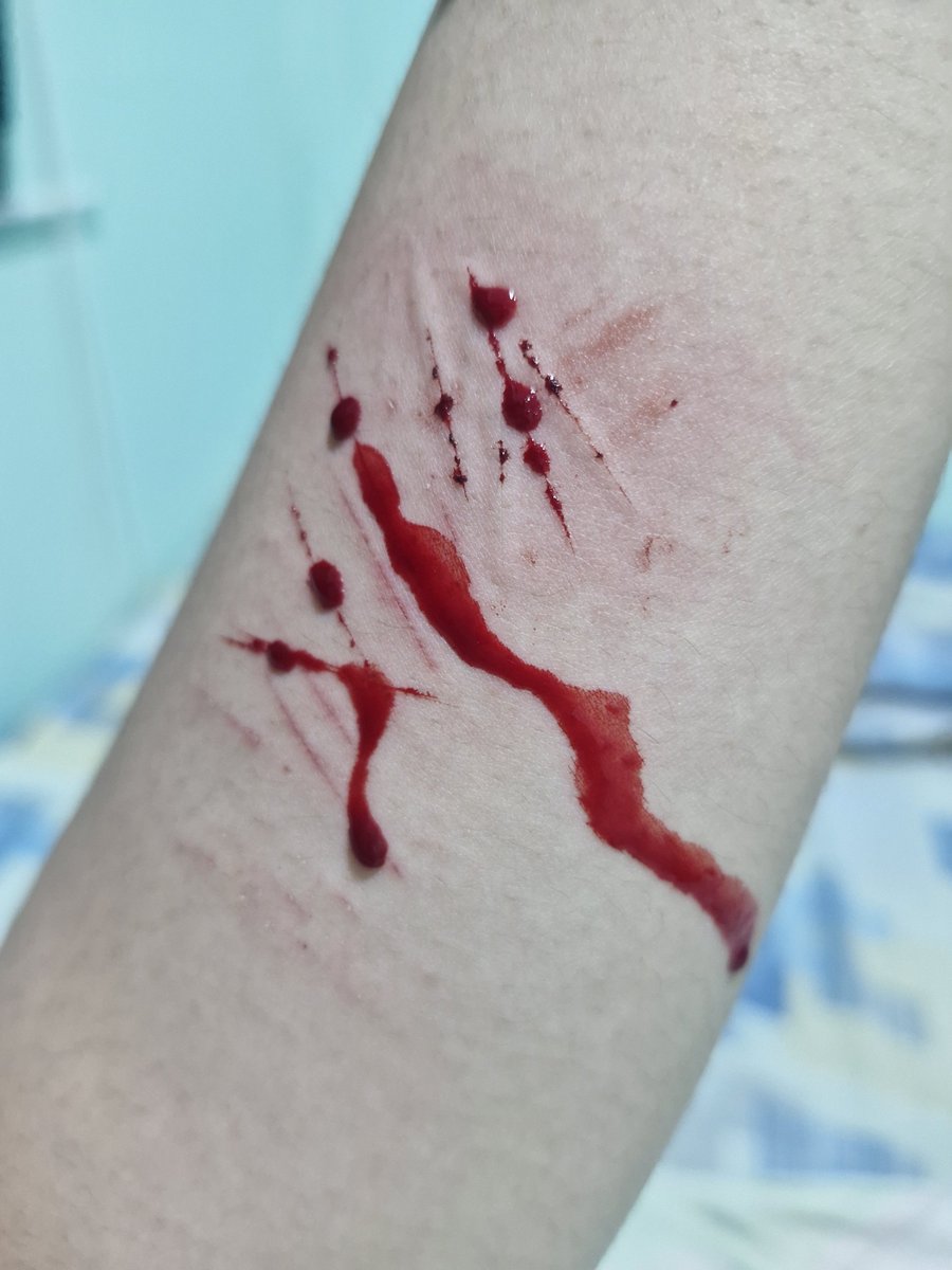 riyunnieee's tweet photo. First time cutting and second time cutting :›

#slittwt #shtwt #shhtwt https://t.co/Jjrfca8ZYR