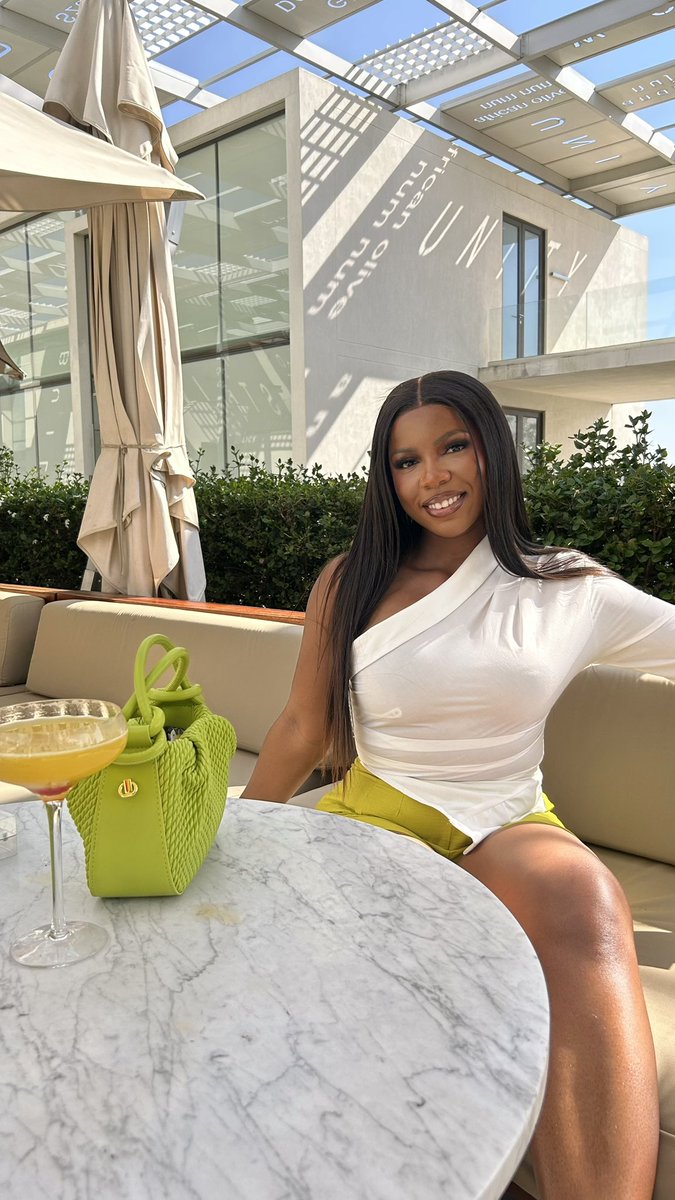 amara_praisee's tweet photo. Sexy Charisma 💚📍 https://t.co/GYclhz3eLv