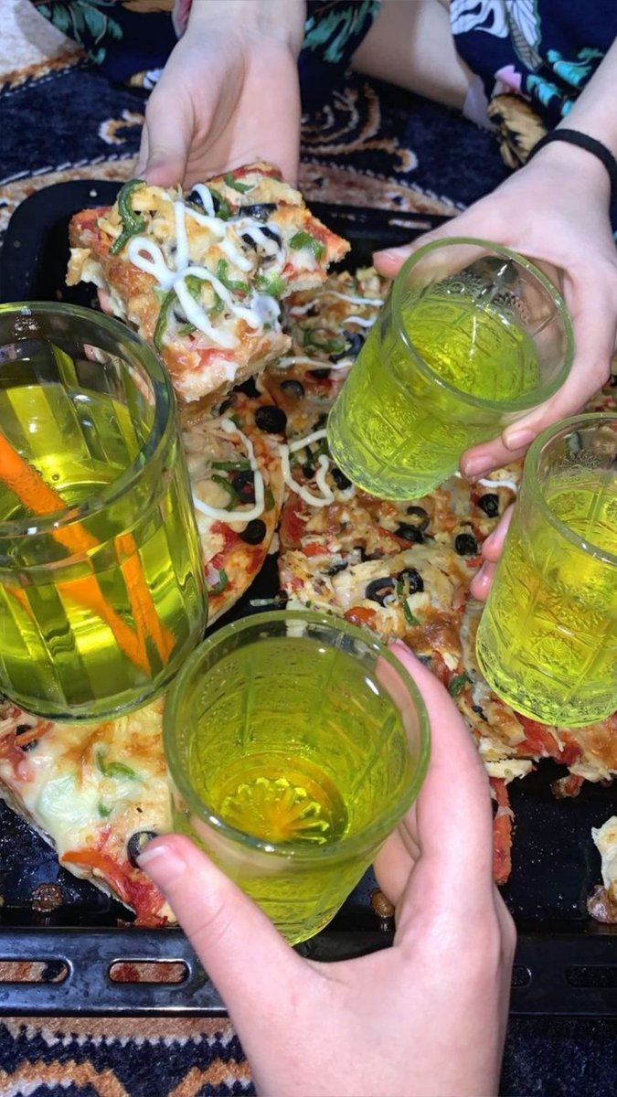 SobiaCh01's tweet photo. Pizza party with friends https://t.co/m037i4Kl8N