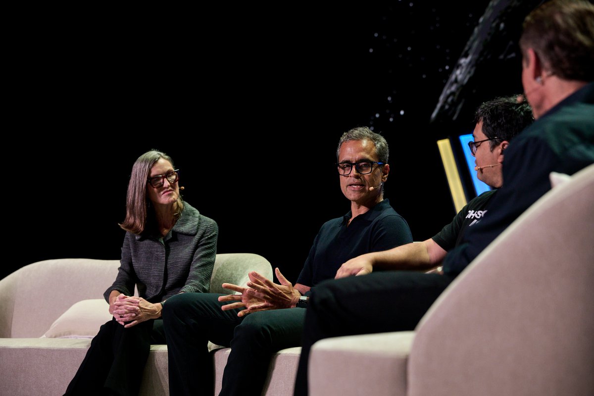PeterDiamandis's tweet photo. During Moonshots Live, I sat down with @EMostaque, @CathieDWood, and @chandhok to talk about the big ideas shaping the agentic economy.  

We covered the infrastructure AI will depend on, from energy and datacenters to stablecoins and faster financial rails. While also including the gap between U.S. and Chinese attitudes toward AI, why healthcare adoption may move more slowly than in other sectors, and why humanoid robotics remains far more complex than many people assume.