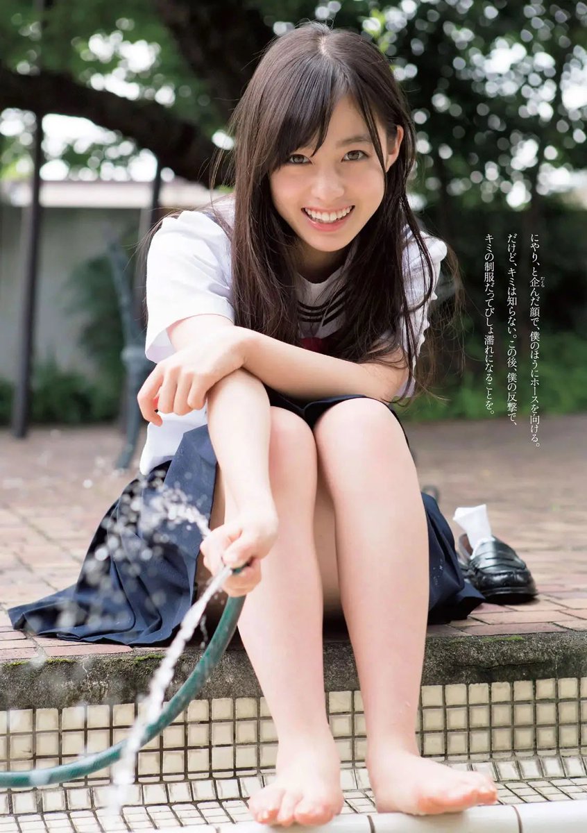 soGEJ1RuG894715's tweet photo. 「奇跡の一枚」が話題になった直後の #橋本環奈 さん。

初めてあの写真を見たとき、「1000年に1人」も言い過ぎじゃないなと思いました。
実はあの一枚が撮られたステージ、当初は出演予定はなかったと。
身長やフォーメーションのバランスで外れていたものの、悔しくて社長に直談判。「端っこの後ろでいいから」と実現したステージでした。
そう考えると、本当に「奇跡の一枚」だったんだなと思います。
