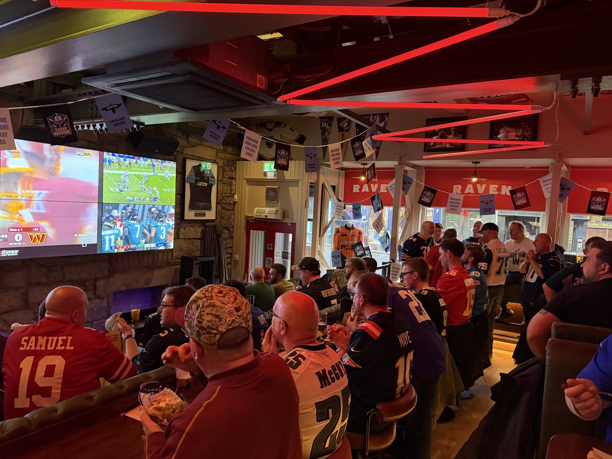 tdeith68's tweet photo. I may  not be in Denver ☹️ but I am in Glasgow with @ScotlandNFL  watching the games from the states with fans from all teams, @RamsNFL @NFL @LARamsRepublic 
@DMarcoFarr1 @SamWithTheRams , we will be watching from Glasgow at 0100 https://t.co/Q5bWo38XKS
