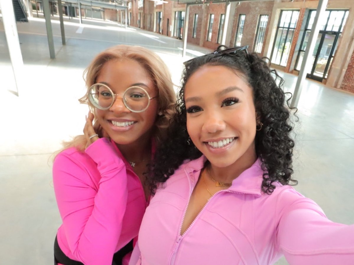 iJaadee's tweet photo. you + the girl who inspired your pink astrology app 🩷💕💋🎀 https://t.co/V6g20fQh6v