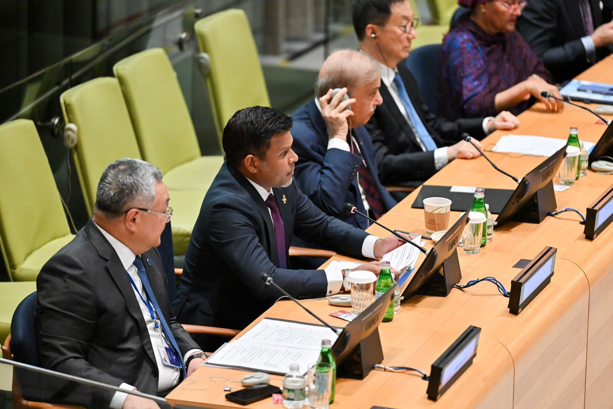 IruthishamAdam's tweet photo. 🌍And that is a wrap on a productive, energetic and memorable week in New York !!! 🇲🇻🇺🇳

3️⃣6️⃣events and high level meetings
1️⃣9️⃣statements and interventions
2️⃣9️⃣bilateral meetings, 
6️⃣ MOUs

Across these engagements by the Maldives delegation during UNGA81 High-level Week, #Maldives carried a clear message.

“Every state, large or small, must have the freedom and capacity to shape its own future.”

That means:

✅ accessible finance, 
✅ technology transfer, 
✅ resilient supply chains
✅ climate action, and 
✅ a digital future that expands opportunity, not dependence.

@presidencymv 
@MoFAmv 
@MVPMNY 
@MDVinGeneva 
@UN 
@UNMaldives 

#MDVatUNGA81