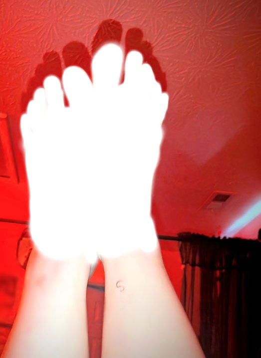 Rubyredsocute's tweet photo. dm if you wanna buy the uncensored version or some pics #sellingcontent #selling #feet https://t.co/5NHTA4dceI