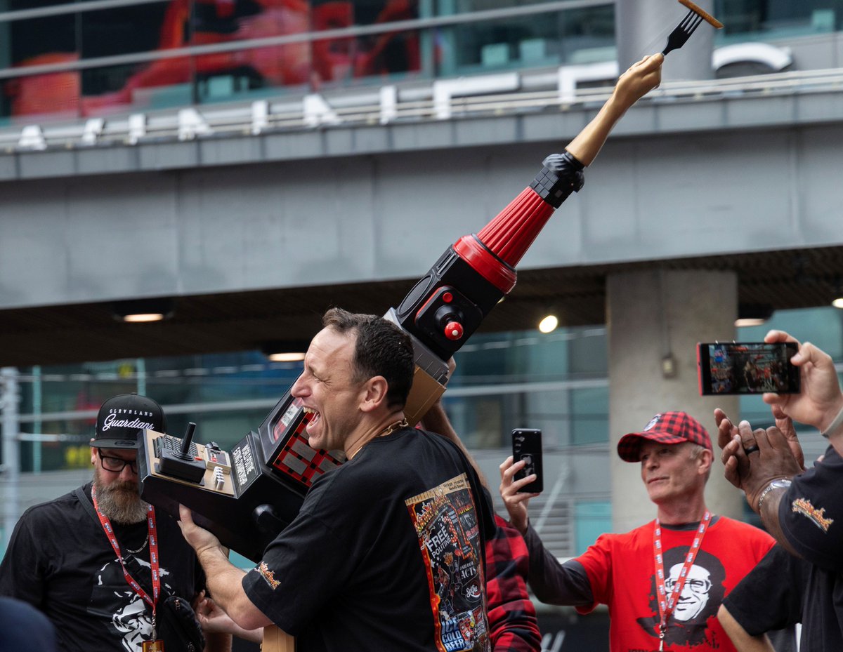 Complex's tweet photo. Joey Chestnut Wins World Poutine Eating Championship After Eating 21.25 Pounds in 10 Minutes

(📸: Getty) https://t.co/seCdqgX1P6