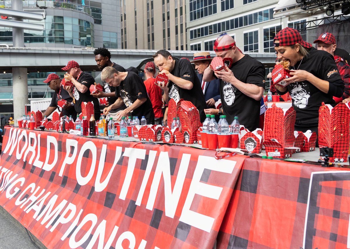 Complex's tweet photo. Joey Chestnut Wins World Poutine Eating Championship After Eating 21.25 Pounds in 10 Minutes

(📸: Getty) https://t.co/seCdqgX1P6