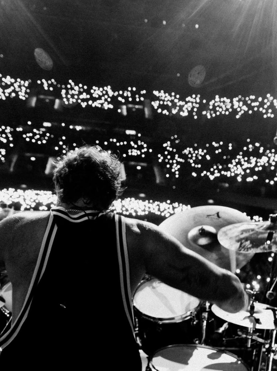 juuusgfg's tweet photo. ASHTON SIGUE SUBIENDO COSAS DE ARGENTINA https://t.co/UeovWPi3pt