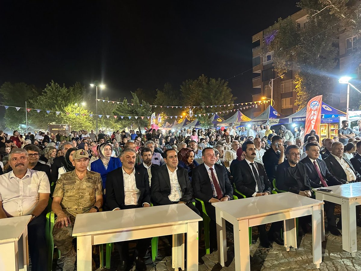 akparti_nizip's tweet photo. İlçe Başkanımız Fatih Altunses, komşu ilçemiz Şanlıurfa Birecik’te düzenlenen “Kelaynak, Patlıcan ve Fıstık Festivali” coşkusuna ortak oldu. 🎈🌱🇹🇷

Bölgemizin zengin tarımsal potansiyelini, bereketli fıstığını ve eşsiz kültürel değerlerini tanıtan bu kıymetli organizasyonda Birecikli hemşehrilerimiz ve vatandaşlarımızla bir araya gelerek hasbihal ettik; iki kadim ilçe arasındaki kardeşlik ve komşuluk bağlarını bir kez daha perçinledik.

Kültürel mirasımızın yaşatılmasına ve yöresel değerlerimizin tanıtımına önemli katkı sunan festivalin düzenlenmesinde emeği geçen başta Birecik Kaymakamı Osman Şahin ve Birecik Belediye Başkanı Mehmet Begit olmak üzere tüm paydaşlara teşekkür ederiz.

Kültürümüz ortak, kardeşliğimiz daim olsun.

#AKParti #AKPartiNizip #Nizip #Gaziantep #Birecik #Şanlıurfa #FatihAltunses #KelaynakFestivali #FıstıkFestivali #Kardeşlik #KültürSanat #BirlikBeraberlik

@abuyukgumus
@hakanaksu058
@iekarayel 
@fmfedaioglu 
@akparti
@AKPartiG_Antep 
@fatihaltunses