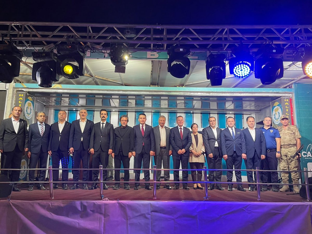 akparti_nizip's tweet photo. İlçe Başkanımız Fatih Altunses, komşu ilçemiz Şanlıurfa Birecik’te düzenlenen “Kelaynak, Patlıcan ve Fıstık Festivali” coşkusuna ortak oldu. 🎈🌱🇹🇷

Bölgemizin zengin tarımsal potansiyelini, bereketli fıstığını ve eşsiz kültürel değerlerini tanıtan bu kıymetli organizasyonda Birecikli hemşehrilerimiz ve vatandaşlarımızla bir araya gelerek hasbihal ettik; iki kadim ilçe arasındaki kardeşlik ve komşuluk bağlarını bir kez daha perçinledik.

Kültürel mirasımızın yaşatılmasına ve yöresel değerlerimizin tanıtımına önemli katkı sunan festivalin düzenlenmesinde emeği geçen başta Birecik Kaymakamı Osman Şahin ve Birecik Belediye Başkanı Mehmet Begit olmak üzere tüm paydaşlara teşekkür ederiz.

Kültürümüz ortak, kardeşliğimiz daim olsun.

#AKParti #AKPartiNizip #Nizip #Gaziantep #Birecik #Şanlıurfa #FatihAltunses #KelaynakFestivali #FıstıkFestivali #Kardeşlik #KültürSanat #BirlikBeraberlik

@abuyukgumus
@hakanaksu058
@iekarayel 
@fmfedaioglu 
@akparti
@AKPartiG_Antep 
@fatihaltunses