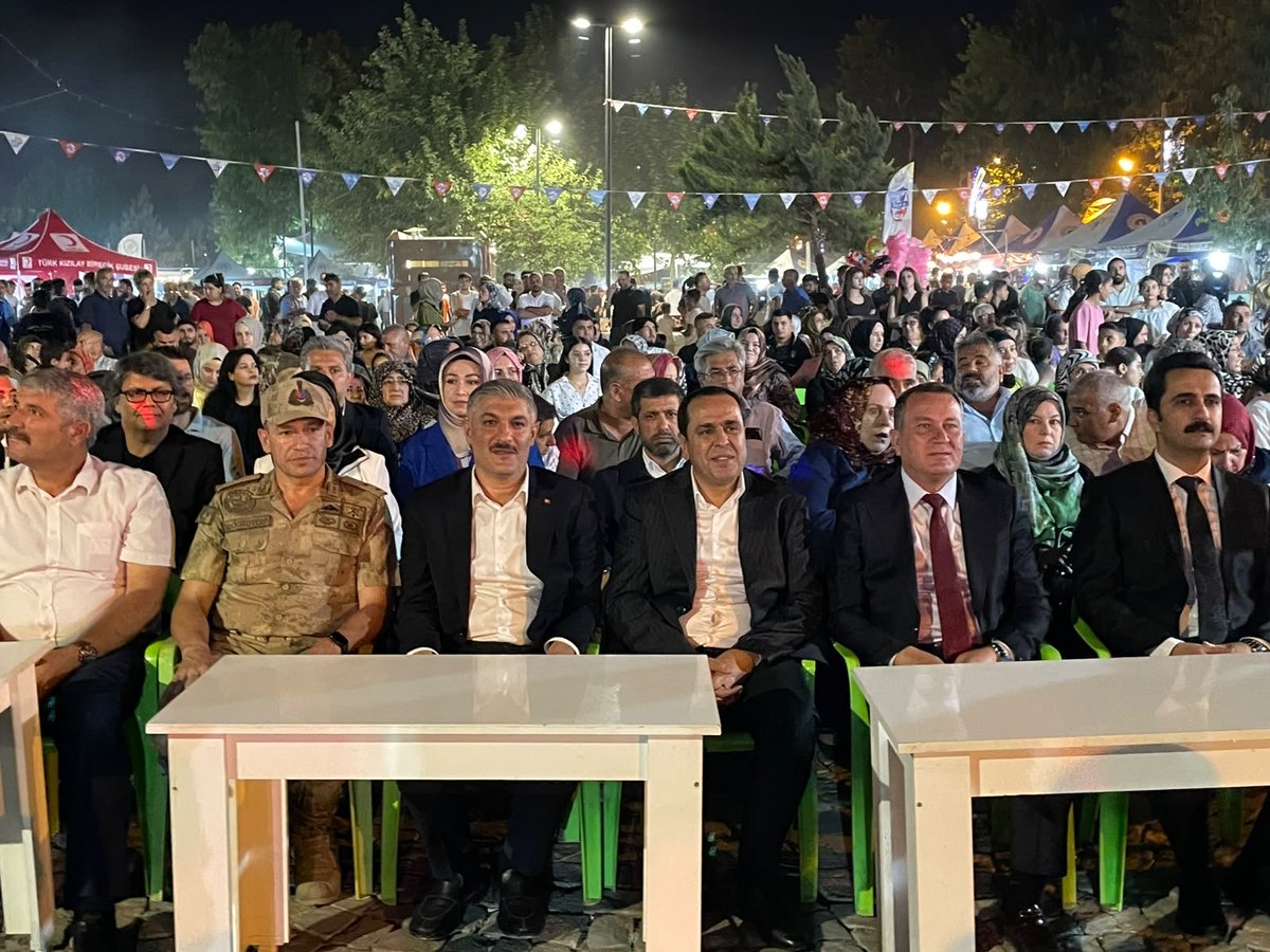 akparti_nizip's tweet photo. İlçe Başkanımız Fatih Altunses, komşu ilçemiz Şanlıurfa Birecik’te düzenlenen “Kelaynak, Patlıcan ve Fıstık Festivali” coşkusuna ortak oldu. 🎈🌱🇹🇷

Bölgemizin zengin tarımsal potansiyelini, bereketli fıstığını ve eşsiz kültürel değerlerini tanıtan bu kıymetli organizasyonda Birecikli hemşehrilerimiz ve vatandaşlarımızla bir araya gelerek hasbihal ettik; iki kadim ilçe arasındaki kardeşlik ve komşuluk bağlarını bir kez daha perçinledik.

Kültürel mirasımızın yaşatılmasına ve yöresel değerlerimizin tanıtımına önemli katkı sunan festivalin düzenlenmesinde emeği geçen başta Birecik Kaymakamı Osman Şahin ve Birecik Belediye Başkanı Mehmet Begit olmak üzere tüm paydaşlara teşekkür ederiz.

Kültürümüz ortak, kardeşliğimiz daim olsun.

#AKParti #AKPartiNizip #Nizip #Gaziantep #Birecik #Şanlıurfa #FatihAltunses #KelaynakFestivali #FıstıkFestivali #Kardeşlik #KültürSanat #BirlikBeraberlik

@abuyukgumus
@hakanaksu058
@iekarayel 
@fmfedaioglu 
@akparti
@AKPartiG_Antep 
@fatihaltunses