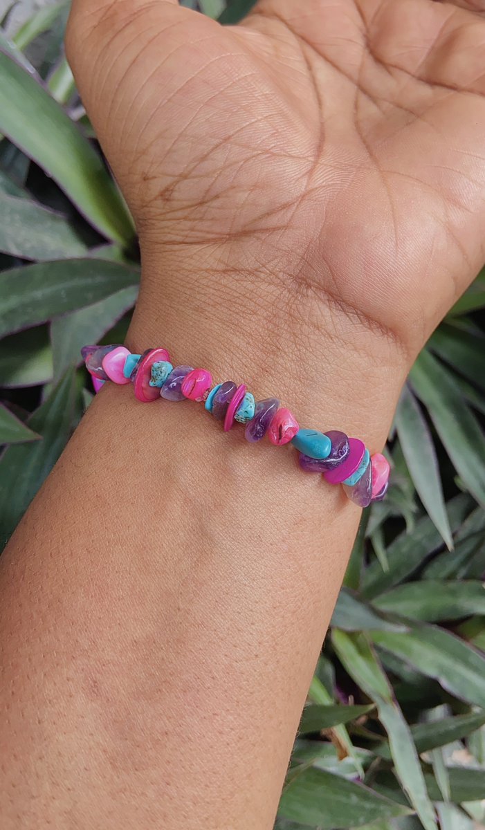 BeadedbyVaneei's tweet photo. Day 1: Crystal Bracelet 💗💜💙
Price: N5,000

Made with Turquoise for calm, Amethyst for intuition, and Pink Mother of Pearl for softness.
Handmade with intention, for whoever sees themselves in it🌈 https://t.co/5WtMefcgl4