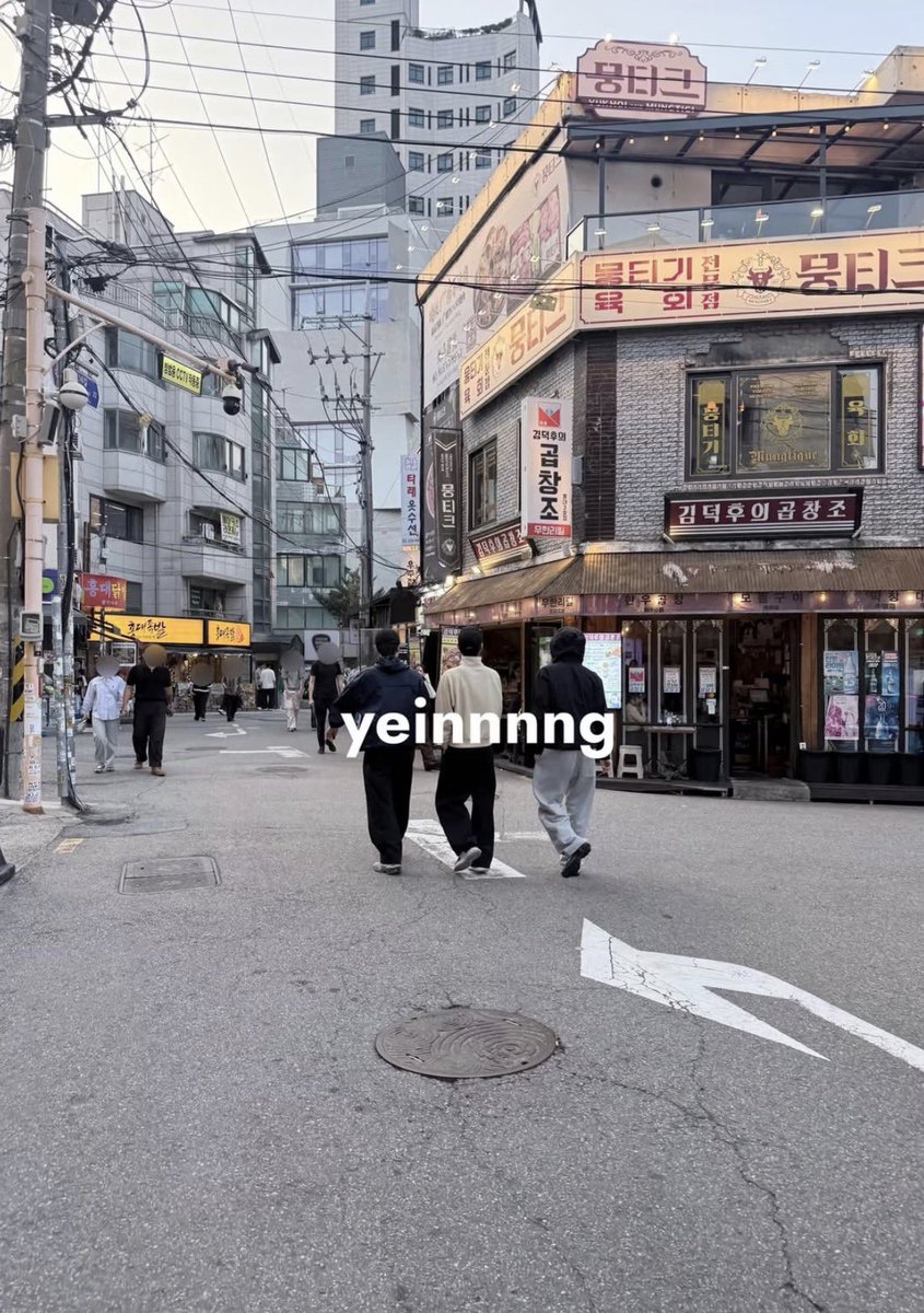 g_md_ri's tweet photo. 이렇게 꽁꽁 싸매고 나갔는데
턱선 개날카로운(원문 그대로) 냉미남이라는 목격담 후기를 남기게 한 종성이군 🧎🧎 https://t.co/xNnrMKvmNr