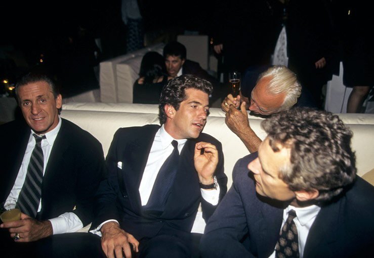 JFKjr_MEMORIES's tweet photo. John F. Kennedy Jr. chats with Giorgio Armani at an event in NYC, with Pat Riley seated next to him. https://t.co/JVimQSR7NT
