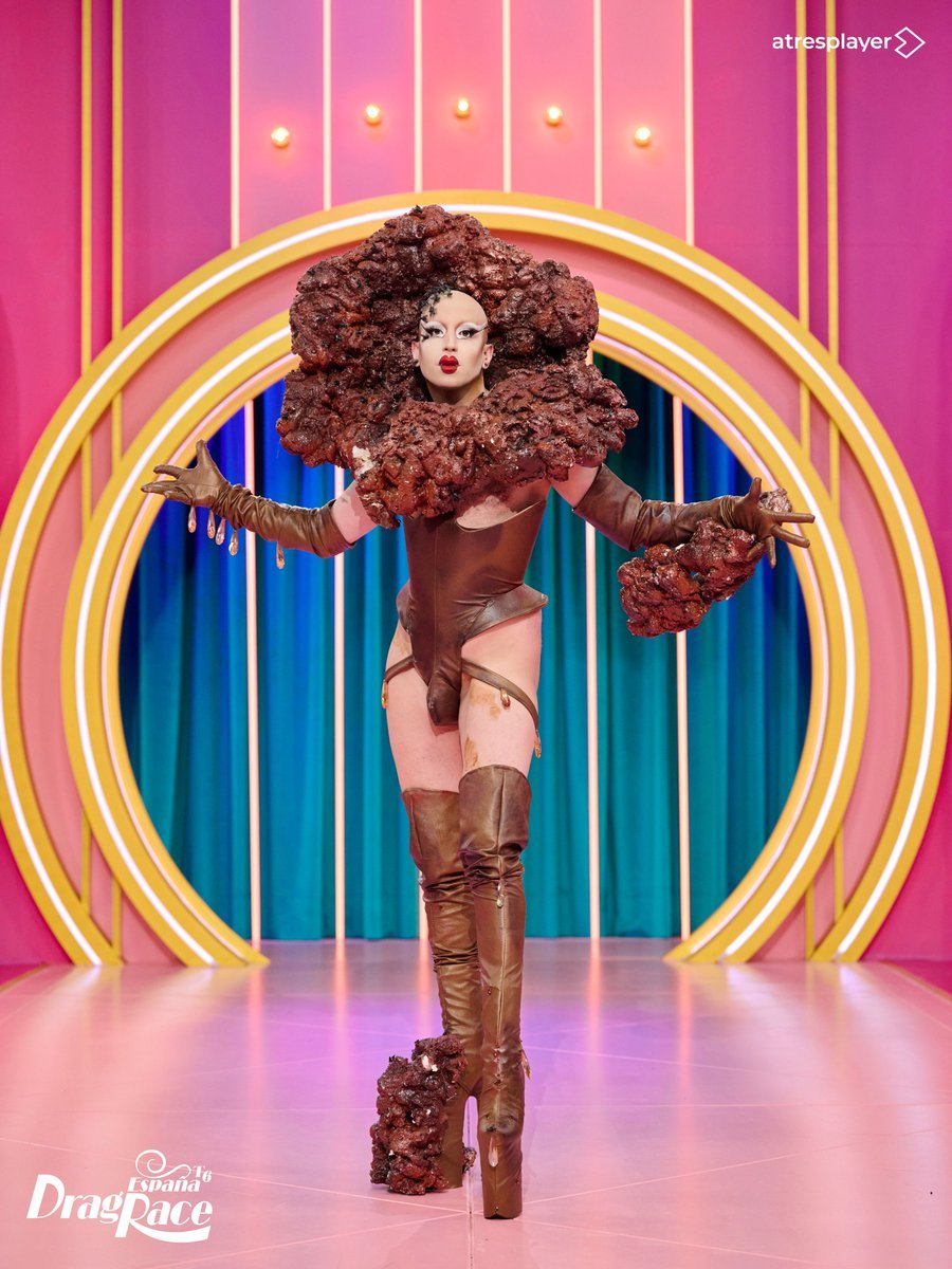 DragRace131's tweet photo. Season premiere fantasy 😍

@BubaAnorex_, @lasorny and Vanessa Artiles are already here #DragRaceEs 

✨ Live #DragRaceEstreno ▶️ https://t.co/YKc3gA2D58 #dragrace https://t.co/Qo5X1OCdiy