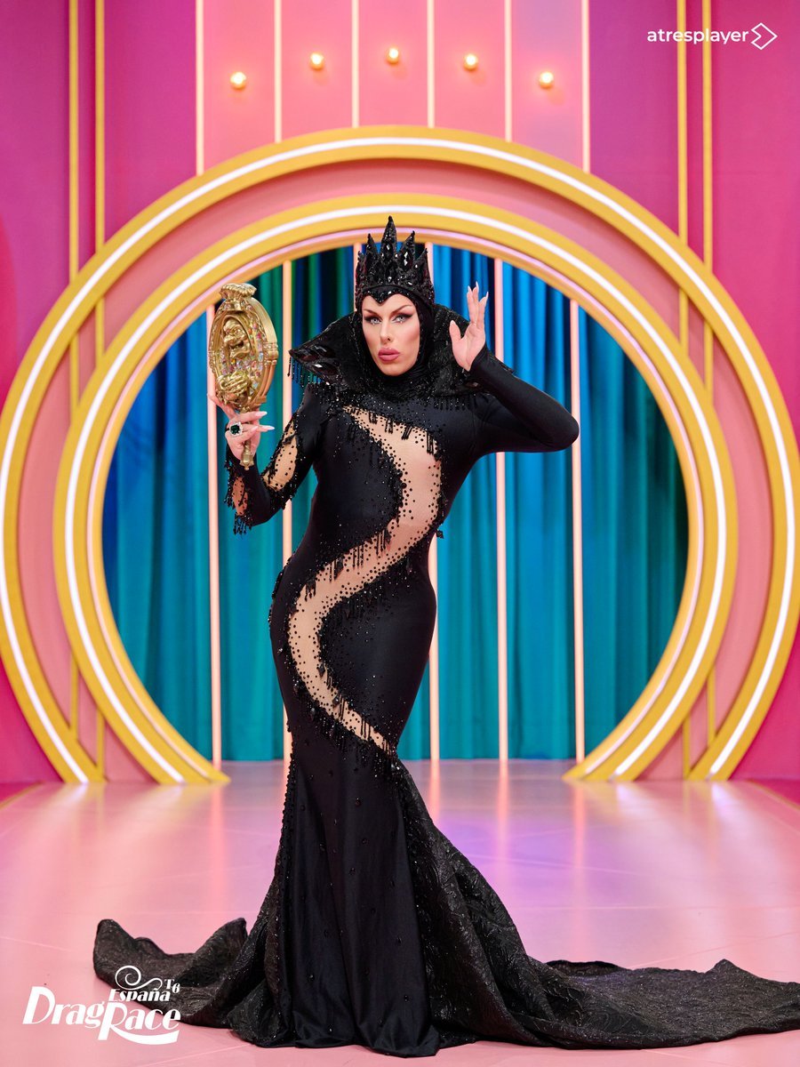 DragRace131's tweet photo. Season premiere fantasy 😍

@BubaAnorex_, @lasorny and Vanessa Artiles are already here #DragRaceEs 

✨ Live #DragRaceEstreno ▶️ https://t.co/YKc3gA2D58 #dragrace https://t.co/Qo5X1OCdiy