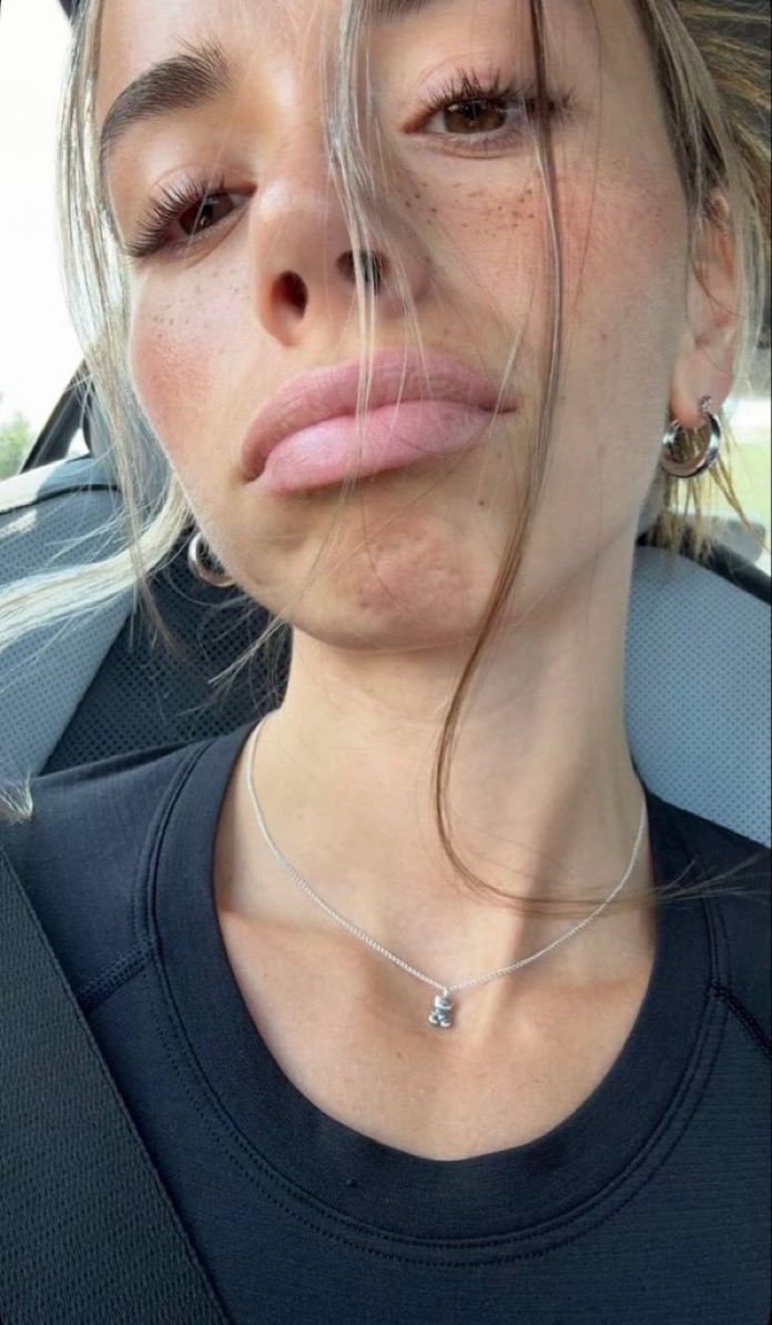 manScammequin's tweet photo. transfering ur wealth to an 19yr old SO MUCH better than fixing ur mental health 💔😭

catfish findom manscam https://t.co/bMnnTn0wSI