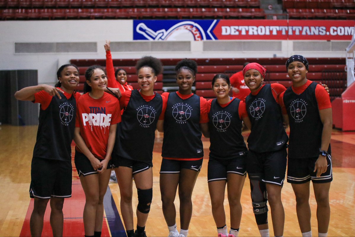Detroit_WBB's tweet photo. Homecoming ‘26 with the squad 📸⚔️
#detroitmercywbb #titanupp #wbb #detroitscollegeteam https://t.co/e3JvwiUS5s