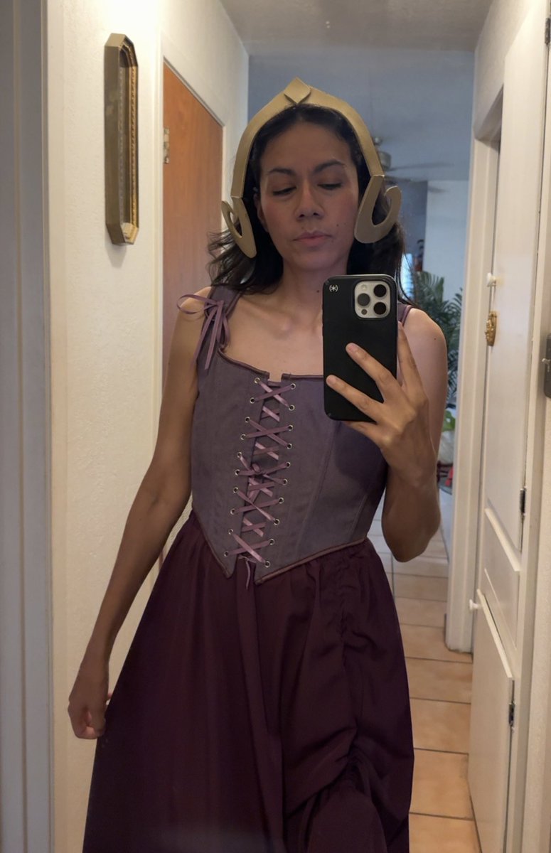 juanahrodriguez's tweet photo. My look for #RealityFracture prerelease https://t.co/oZea6CA3TI