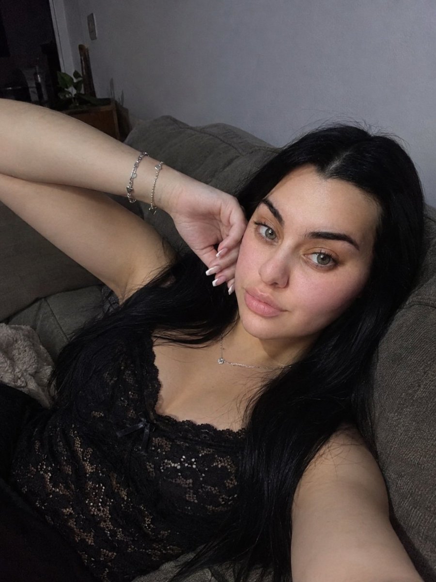 magadeseta's tweet photo. Yo subiendo una foto y vos pensando cuánto me vas a mandar🫰🏻🧎‍♂️💸🫴
mi única responsabilidad es seguir siendo así de linda y vos un fracasado trabajando para mi🐶🤣

https://t.co/ce041mrj7e 
https://t.co/FB3LQIW09B 

Femdom luxurybrat whalesub findom paypig cuck loser humanatm https://t.co/SpJ3rbG3WL