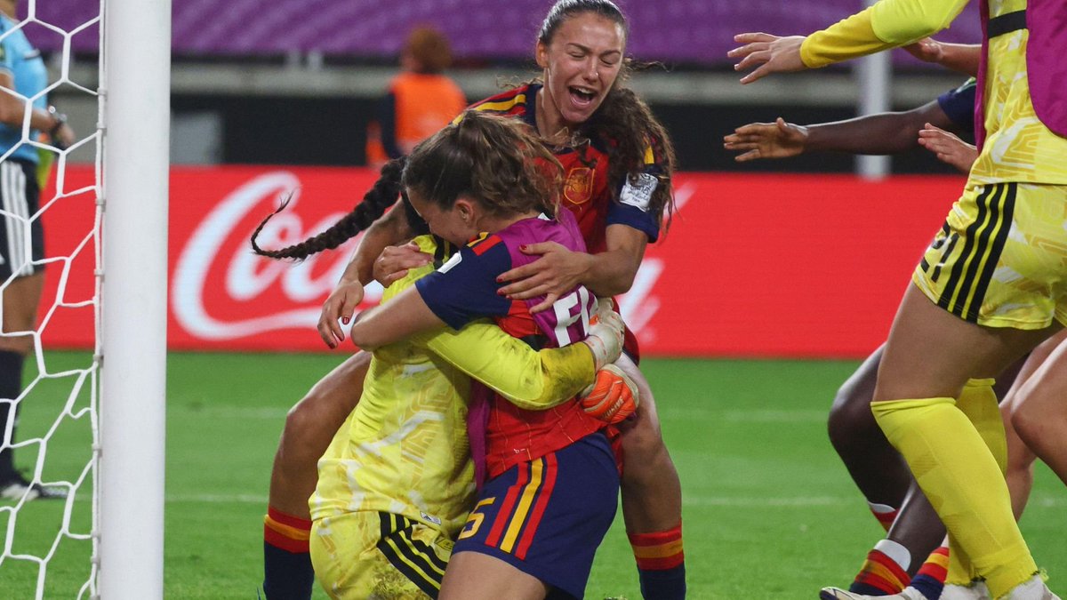 teledeporte's tweet photo. 🇪🇸 NO NOS CANSAMOS DE GANAR MUNDIALES ⚽️

Laia López se venga de Corea del Norte y le da a @SEFutbolFem su segunda estrella mundial sub-20 en los penaltis.
La crónica: 
https://t.co/D8sJnEoXdD por @oscarlopecanweb 
#Poland2026 #U20FIFAWWC #Mundialsub20
El resumen, en @rtveplay 
https://t.co/ZgGmRIxv2n