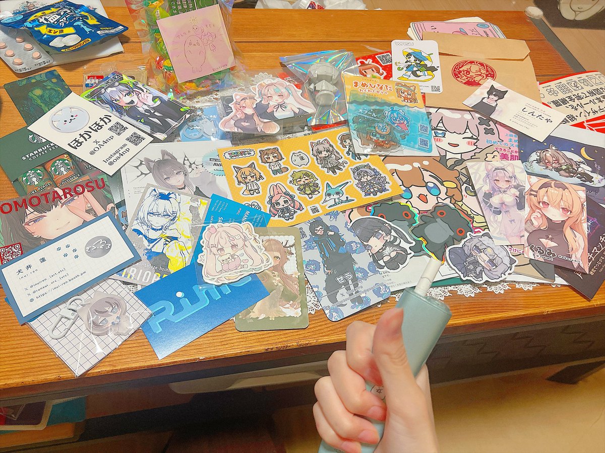 Chito_vrc83's tweet photo. いっぱい感謝！！
動くのが鈍くて、挨拶したかったところ全然回れなかった😭😭
本当にイベント楽しかったです！もっとお金持って来たら良かったぁぁぁあ！！！！
たくさんの創作に触れ、とても良いエネルギーをもらえらました、これからも忙しさに負けず、たくさん活動をしていきたいです！大好き！！ https://t.co/NbOA08ZNmk