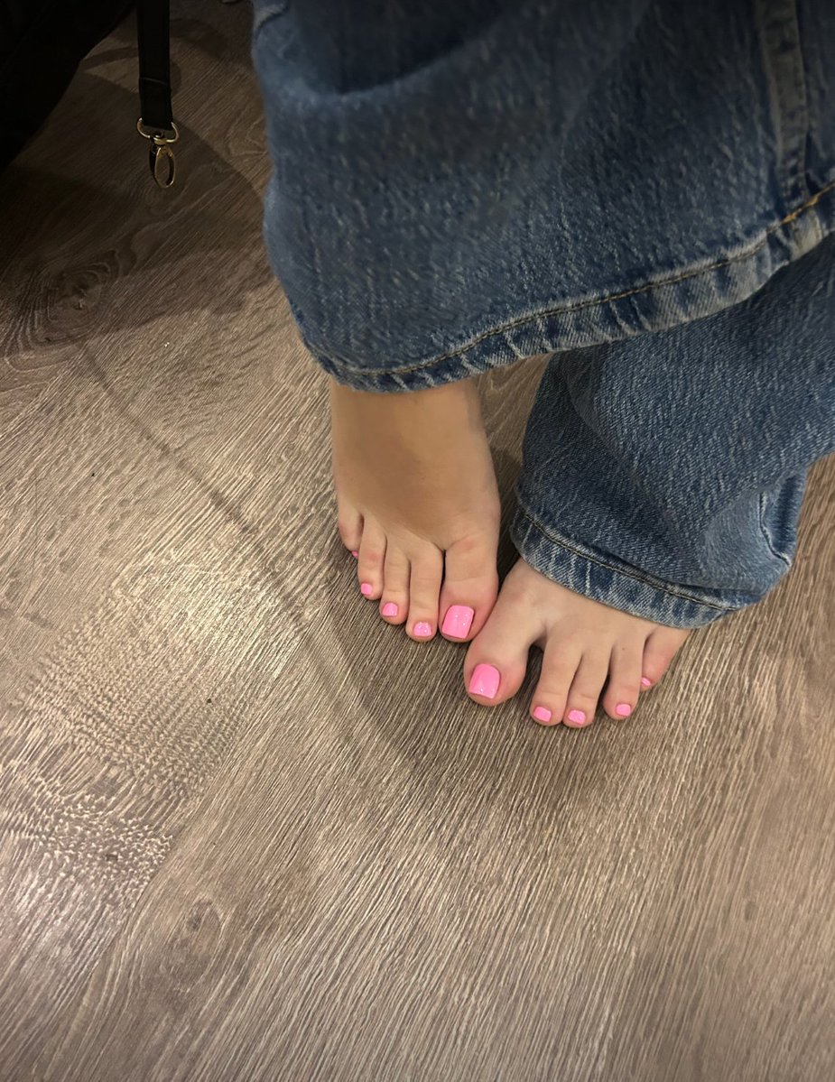 jasmineryderxo's tweet photo. rt if u love my feet🩷 https://t.co/NGVJIxtSu4