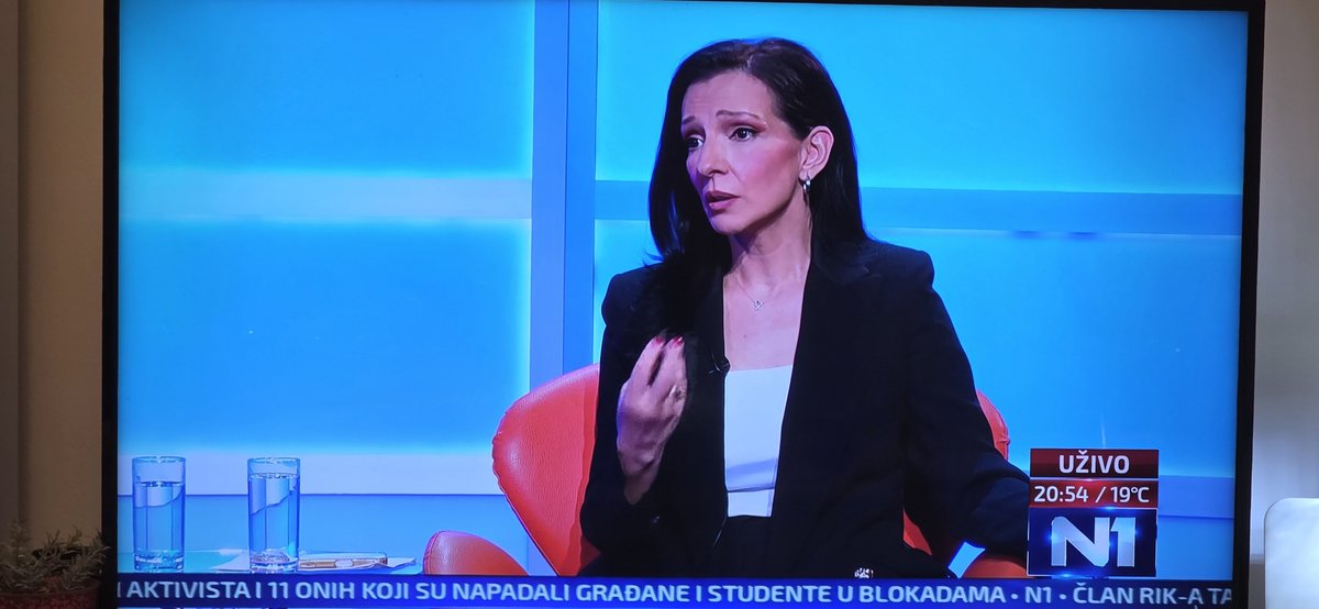 protivdictature's tweet photo. Žena zvana hrabrost. Nadam se buduća predsednica Srbije. https://t.co/N5IGX7LiiQ