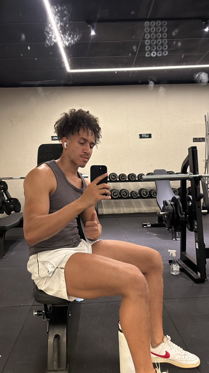 Marcelinho9879's tweet photo. Hj eu treinei fofo🙃 https://t.co/lJ30kG8LeE
