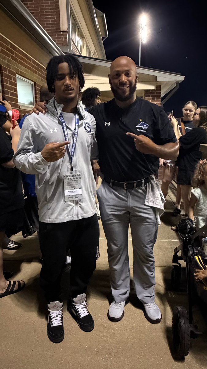 Kam_Davis27's tweet photo. Thanks for the great game day visit a few weeks ago vs Ave Maria! 

 @Coach_Gurau @Coach_Crisp @LWUfootball @noy_garrett @LausanneFB @CSmithScout @Andrus1F https://t.co/hLjl5vsoo3